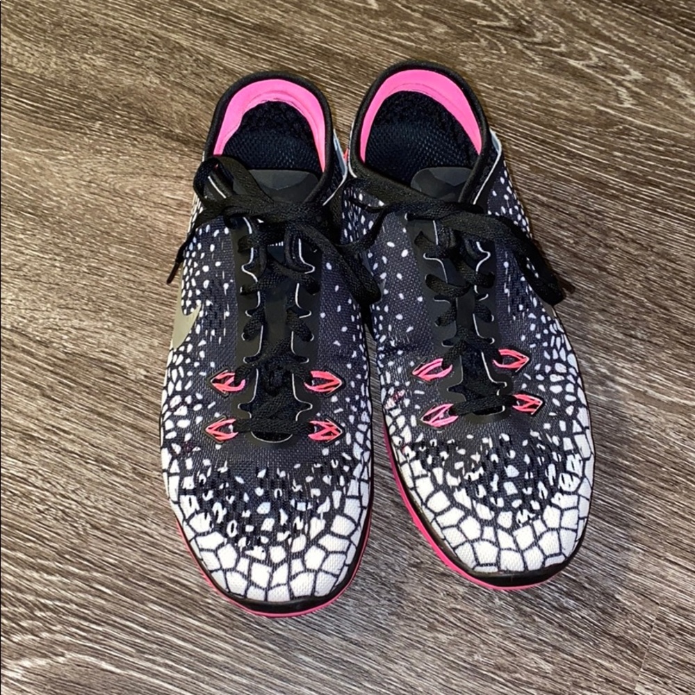 Nike sneakers! Size 8.5 barely worn!
